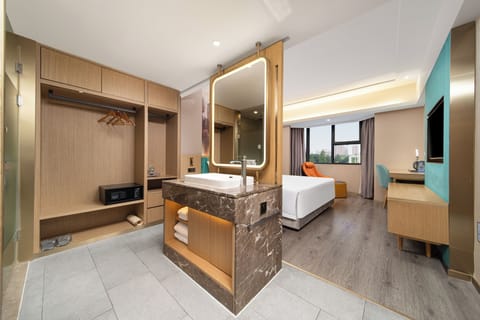 Deluxe Room | Free minibar, desk, laptop workspace, free WiFi