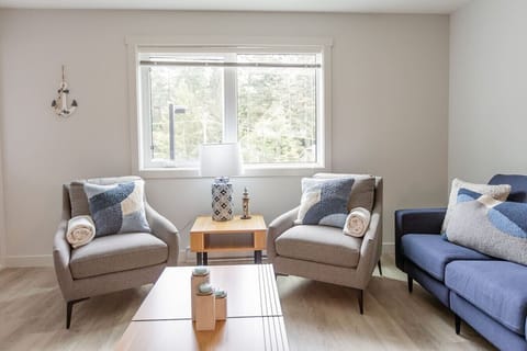 Blue Skies 2 Bedroom Condo 3+ Months Apartment in Nanaimo