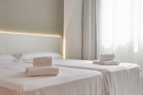 Basic Room (Port) | Desk, laptop workspace, soundproofing, free WiFi