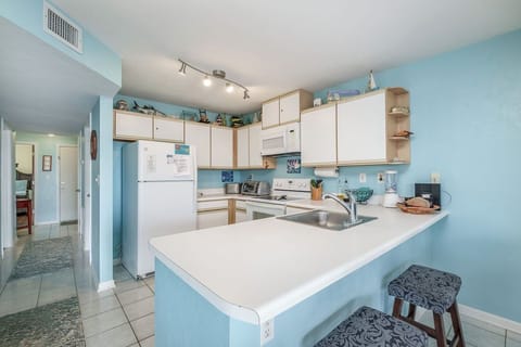 Fully Stocked Kitchen with Dishwasher
