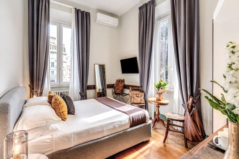 Comfort Room, 1 Double Bed | Down comforters, in-room safe, soundproofing, iron/ironing board