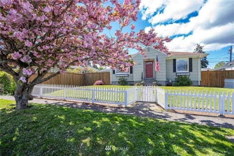 Quaint, quiet North end residential neighborhood.