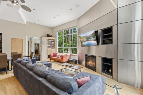 Settle into your light-filled living room with soaring ceilings and a cozy fireplace. Modern comforts meet mountain elegance—your perfect space to unwind after a day of adventure.