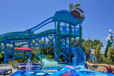 Outdoor pool, cabanas (surcharge), pool umbrellas