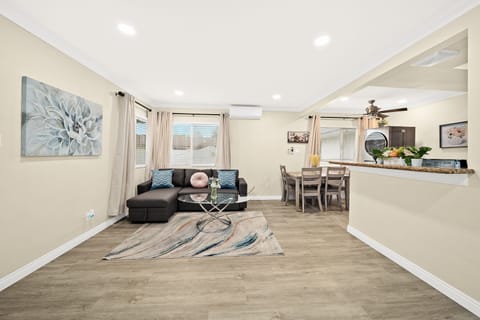 Family Apartment | Living room | TV