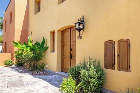 2 bedrooms, 2 bathrooms home in front of the pool