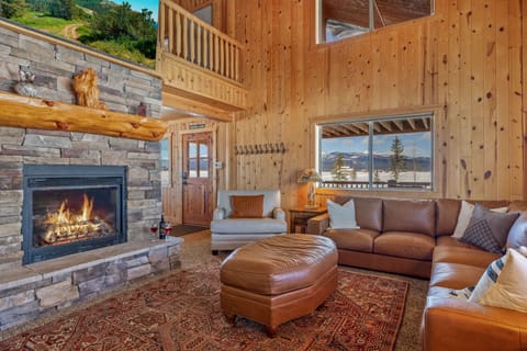 House (Multiple Bedrooms) | Living area