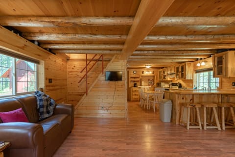 House (3 Bedrooms) | Living area