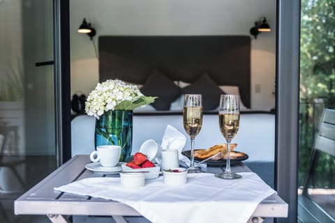 King Plus Balcony | In-room safe, soundproofing, free WiFi, bed sheets