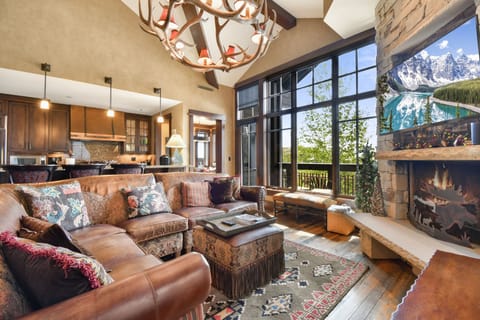 Mountain luxury living room.