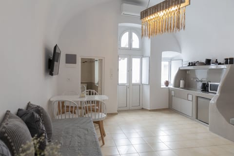 45-inch Smart TV with cable channels, TV, Netflix