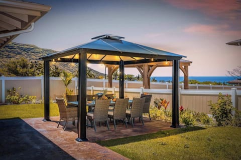 Cozy lanai ideal for outdoor dining