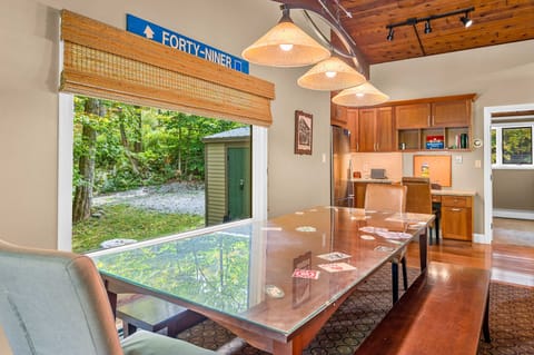 House, 4 Bedrooms | Dining