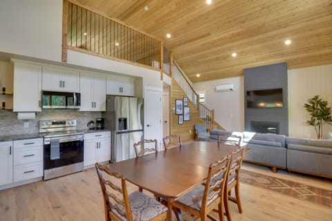 Lakeside Vacation Rental | 2BR + Loft | 2BA | 1 Step to Access | 1,500 Sq Ft