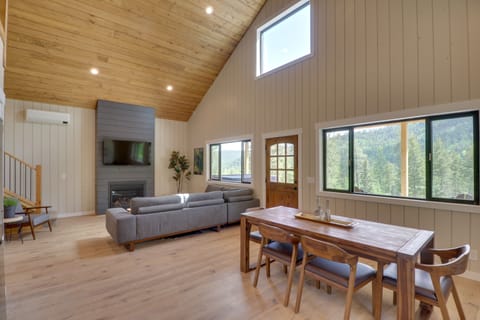 Lakeside Vacation Rental | 2BR + Loft | 2BA | 1 Step to Access | 1,500 Sq Ft