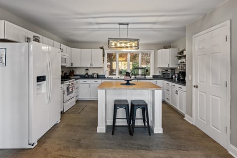 Fully stocked kitchen, great for preparing meals for large families!