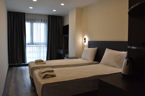 Comfort Twin Room | Premium bedding, minibar, in-room safe, desk