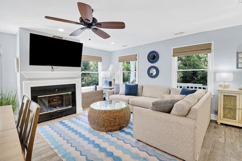 9 Flamingo | Living Area