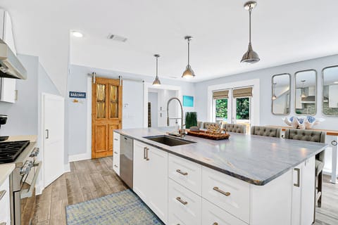 9 Flamingo | Kitchen