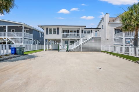 Enjoy a week at Betty Boo which is located on the channel in Cherry Grove.