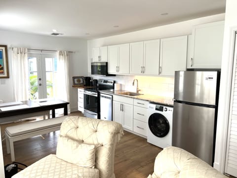 Fully equipped Kitchen and dinning area 