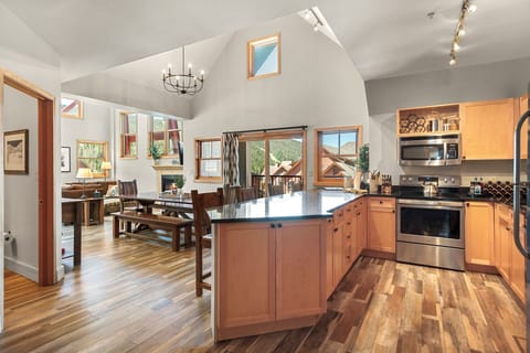 🍽️ A fully stocked chef's kitchen to create masterful meals for your group of 12 while enjoying a view over the village. 🍴