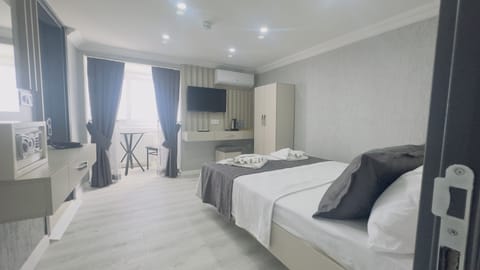 Deluxe Double Room | Egyptian cotton sheets, premium bedding, in-room safe, desk