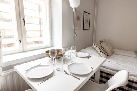 Comfort Studio | In-room dining