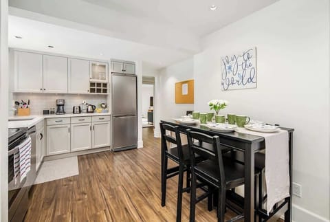 Kitchen & Dining Area