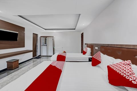 Superior Suite | Desk, laptop workspace, soundproofing, WiFi (free)