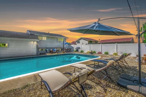 Heated pool, seasonal (mid-May–early Oct, weather permitting). Serviced weekly. Message us to confirm your dates.