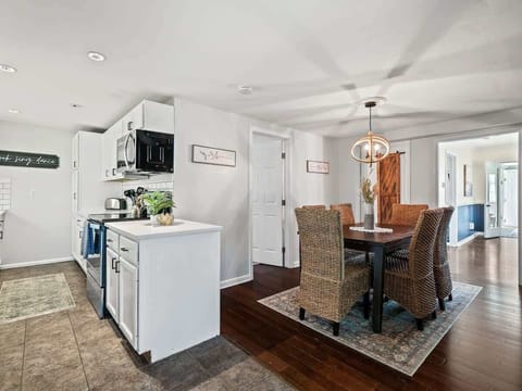 Whip up your favorite meals in this bright, fully equipped kitchen ☕ Featuring sleek white cabinets, subway tile backsplash, and a cozy coffee bar—perfect for both cooking and morning rituals.