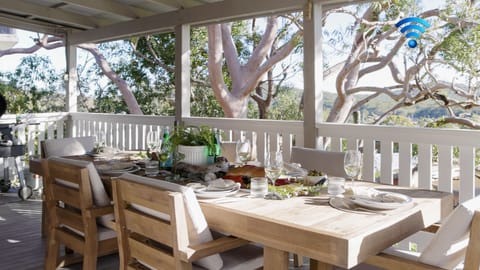 Cabane Sur Mer | Outdoor deck | Dining table | Views