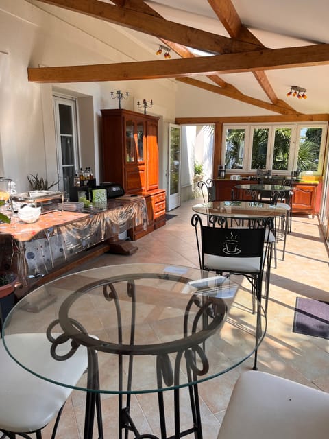 Daily cooked-to-order breakfast (EUR 10 per person)