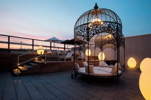 Sauna, steam room, body treatments, facials, 4 treatment rooms