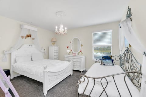 Princess Room (Queen + Full)