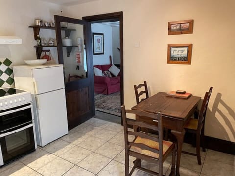 The fully equipped kitchen