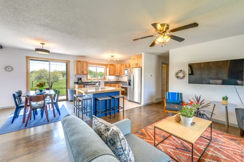 Lander Vacation Rental | 4BR | 2BA | 1,118 Sq Ft | 2 Steps Required