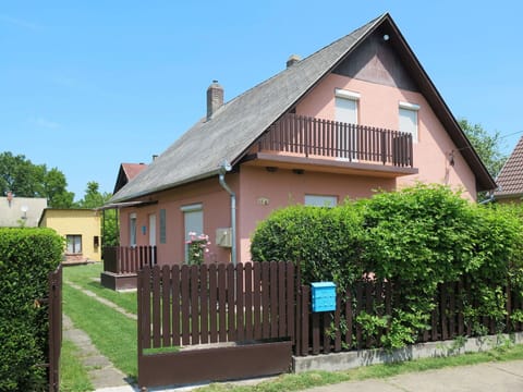 Property, House, Home, Building, Cottage, Real Estate, Residential Area, Roof, Facade, Land Lot