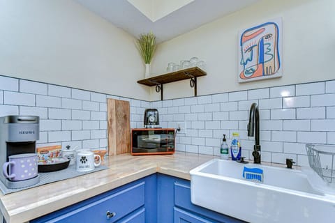 We provide a microwave and a toaster as well during your stay.