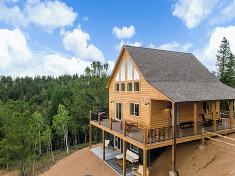 "Beautiful and clean cabin with a great view. We had a great time." - Shawn