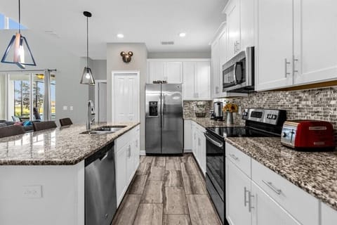 4735 Kings Castle Circle (5).jpg