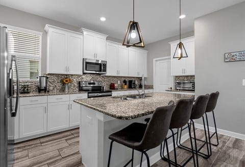 4735 Kings Castle Circle (4).jpg