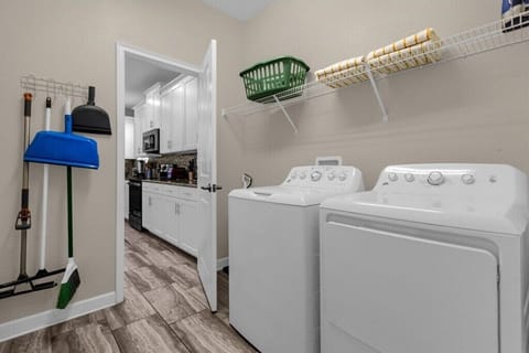 4735 Kings Castle Circle (27).jpg