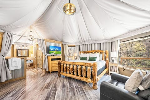 The Right Suite stuns with a handcrafted Amish aspen log king bed, soaring canvas ceilings, and forest views that greet you every morning. A chandelier, smart TV, and your own private bath just steps away — luxury has never felt so natural.