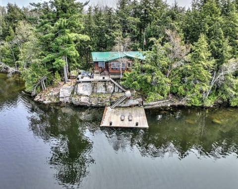 PANORAMA LAKEFRONT COTTAGE