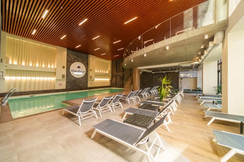 Indoor spa tub