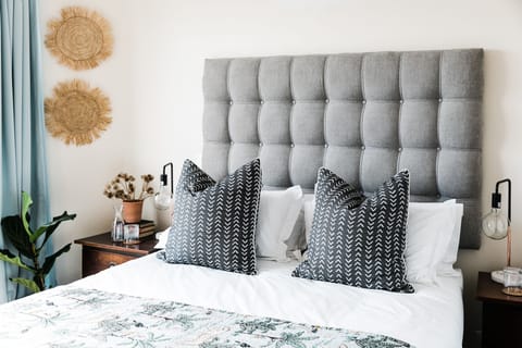 Superior Room | Egyptian cotton sheets, premium bedding, Tempur-Pedic beds, minibar