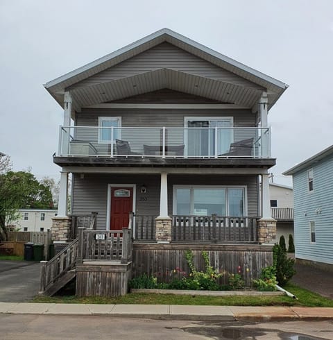 Main photo (In front of the house)