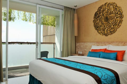 Deluxe Balcony | Minibar, in-room safe, blackout drapes, free WiFi